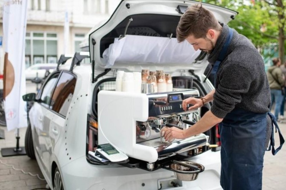 Volkswagen vyrobil z auta pojazdnú kaviareň coffee up!